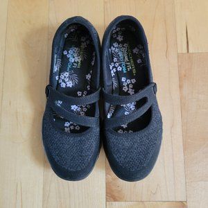 Skechers Relaxed Fit Memory Foam Black Ladies Shoes, Size 7